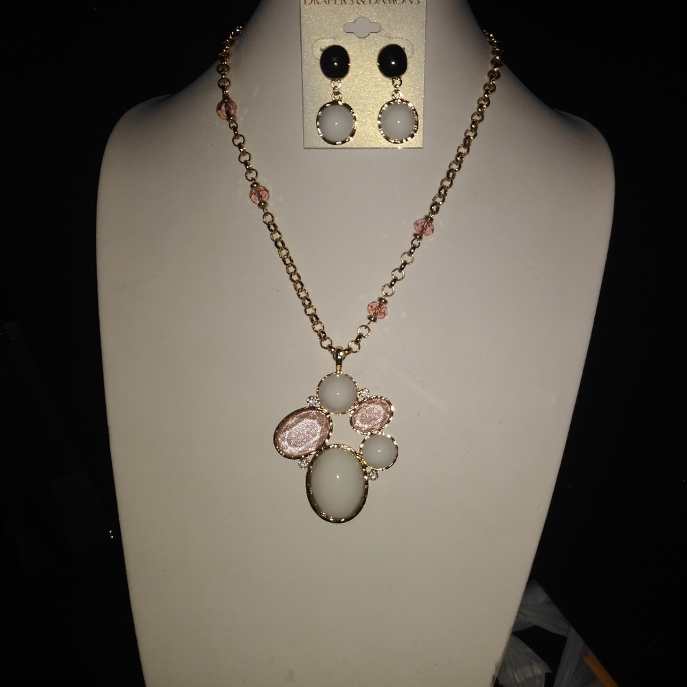 Drapers & Damon Necklace and Earrings